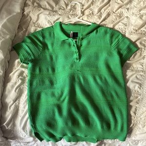 This is a bright green collar top with 4 buttons and two small slits.